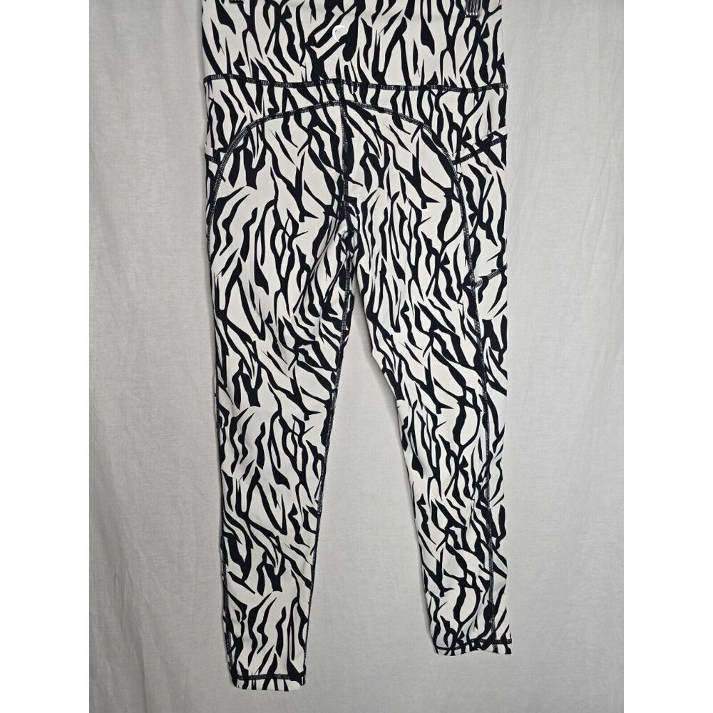 Zyia Active Safari Pocket Brilliant High Rise Leggings Black White Size 8-10